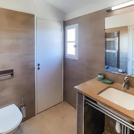 Awesome In Saint-laurent-de-la-ca Casa vacanze